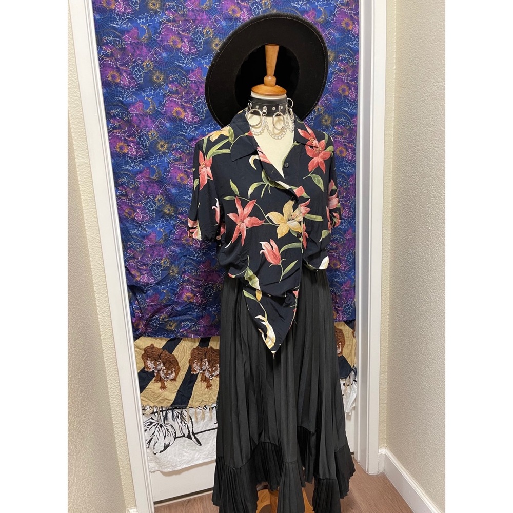 🌈 Amazing Vintage dark floral top - Picture 10 of 11